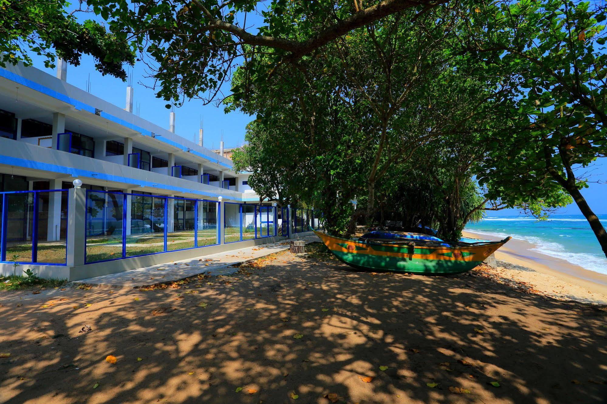 Paradise Beach Resort & Diving School Mirissa Exterior photo